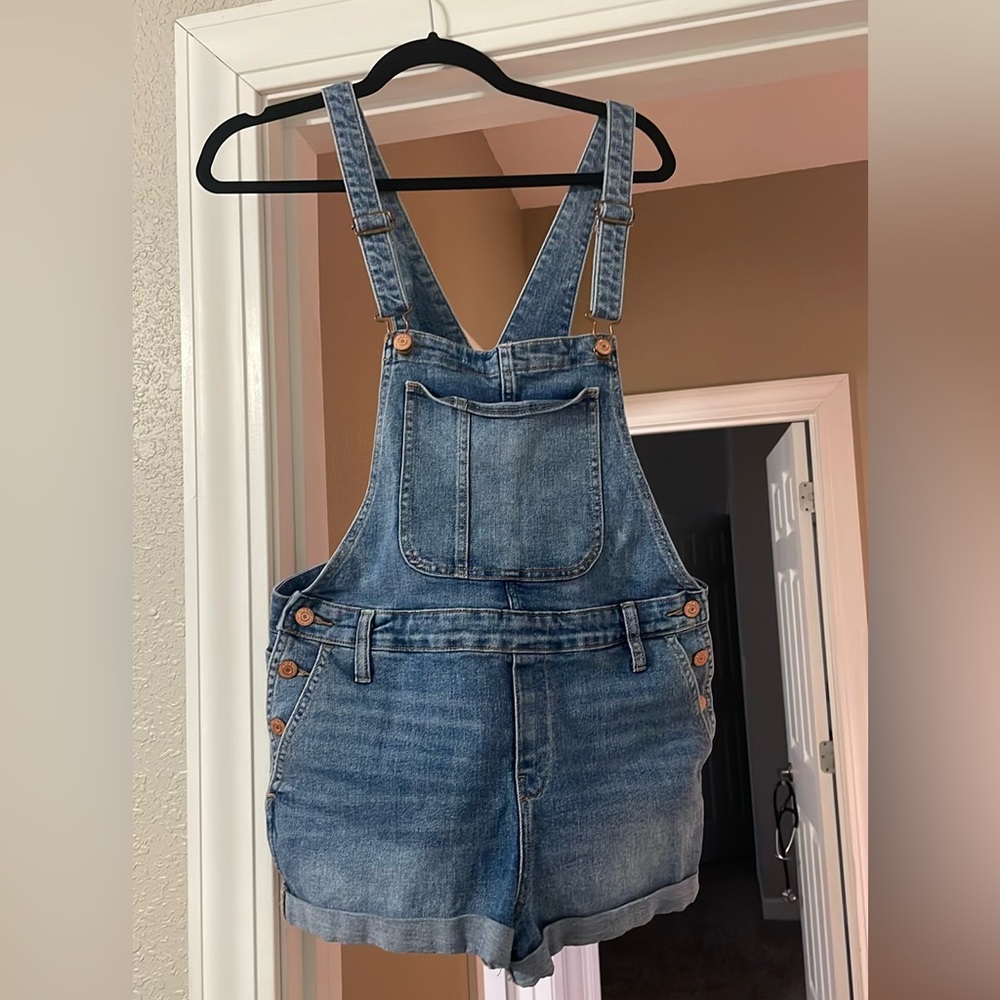 Medium Old Navy overalls!